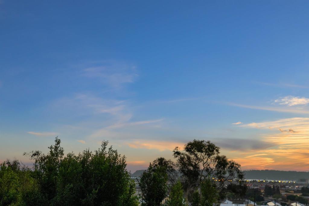 https://media.crmls.org/mediaz/f1471cd1-2e05-4857-afe3-14e403cecb72.jpg?preset=X-Large