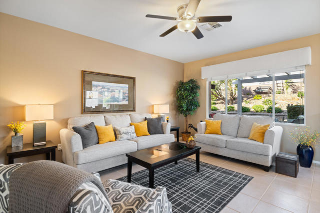 37261 Medjool Avenue, Palm Desert CA: https://media.crmls.org/mediaz/f1476b40-1f76-4b2a-897a-61f184deffc6.jpg