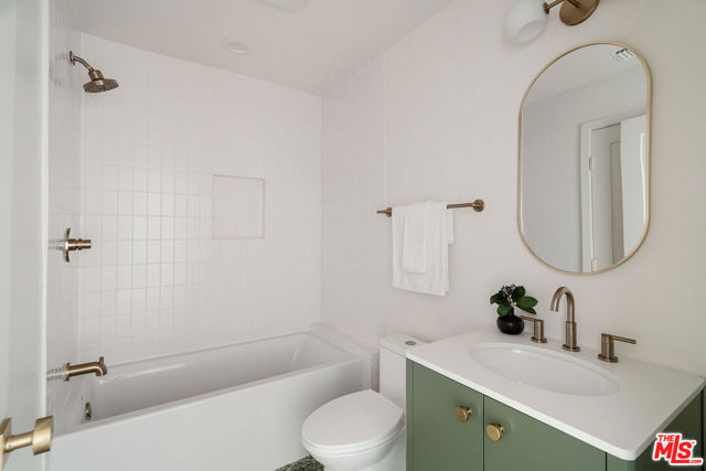 4405 Springdale Drive, Los Angeles CA: https://media.crmls.org/mediaz/f147813e-1add-4c60-b19f-d698703e780e.jpg