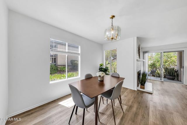 224 Oakleaf Drive, Thousand Oaks CA: https://media.crmls.org/mediaz/f1478a58-1569-4365-b3d3-d293831f54e8.jpg