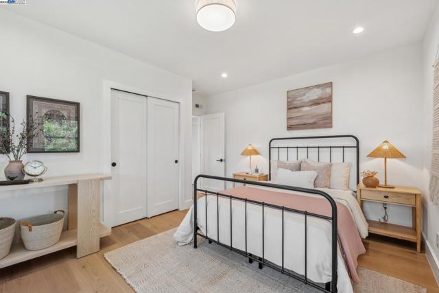 1129 WELLINGTON STREET, Oakland CA: https://media.crmls.org/mediaz/f147a10f-bb7f-48aa-8204-dc02ee409e85.jpg