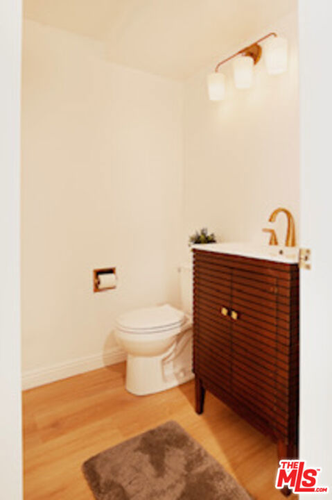 6752 Hillpark Drive, Los Angeles CA: https://media.crmls.org/mediaz/f1487e21-9dd6-4c3c-9831-6d83b61e21d8.jpg