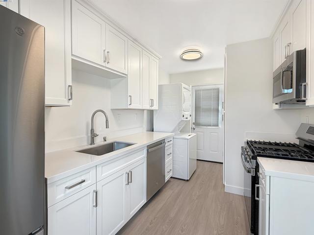 22108 Moyers St, Castro Valley CA: https://media.crmls.org/mediaz/f148987a-4e6b-48d2-b7ac-afd4a53544e4.jpg