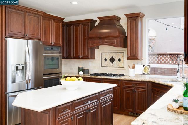 508 Zenith Ridge Dr, Danville CA: https://media.crmls.org/mediaz/f14913eb-b9dc-4b4b-8e28-2c5a618bbf5e.jpg