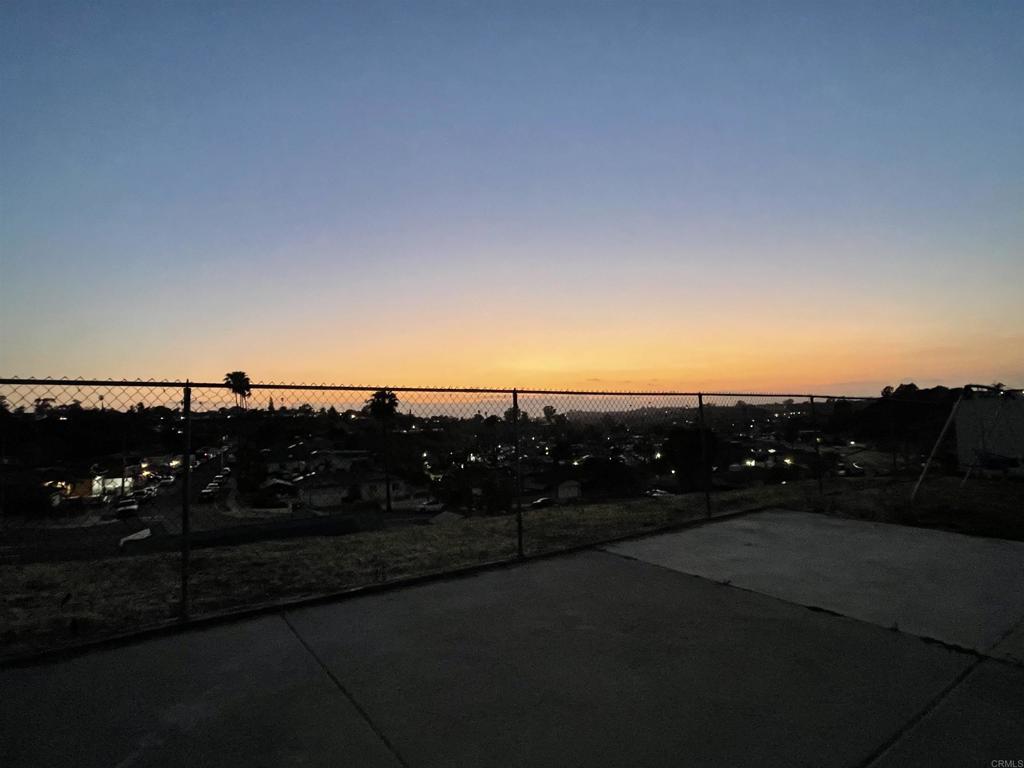 https://media.crmls.org/mediaz/f1491ed8-b6dd-4084-8225-7046903d7fa3.jpg?preset=X-Large