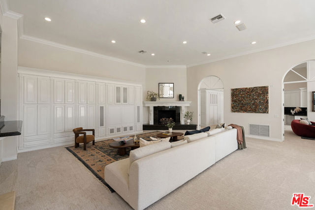 16727 Camino Sierra Del Sur Drive, Rancho Santa Fe CA: https://media.crmls.org/mediaz/f1496d86-b509-4b64-a23b-26dce1ffb483.jpg