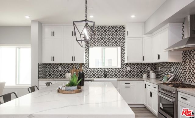 433 S Wilton Place, Los Angeles CA: https://media.crmls.org/mediaz/f14a0a2c-49c9-4cf8-b6ed-08ba57585da9.jpg