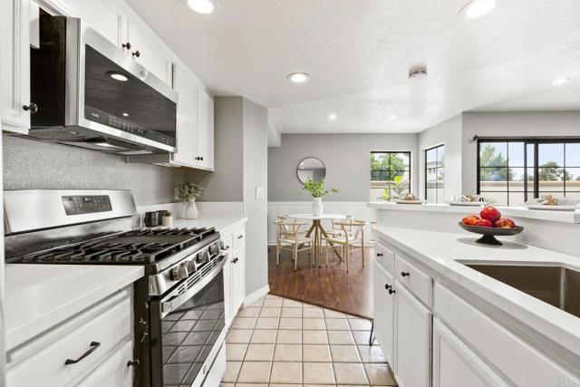 Detail Gallery Image 12 of 45 For 7012 Goldenrod Way, Carlsbad,  CA 92011 - 3 Beds | 2/1 Baths