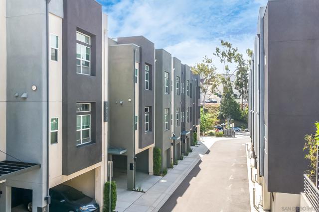 10402 Harlow Cir, San Diego CA: https://media.crmls.org/mediaz/f14b2dcf-4965-47d3-ad47-a31fe0396593.jpg