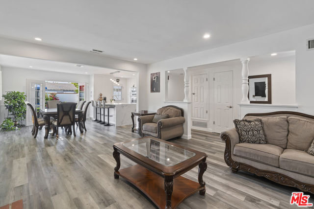 22509 Saticoy Street photo 8