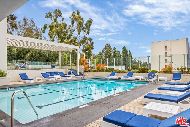 Image 13 of 22 For 9255 Doheny Road 1006