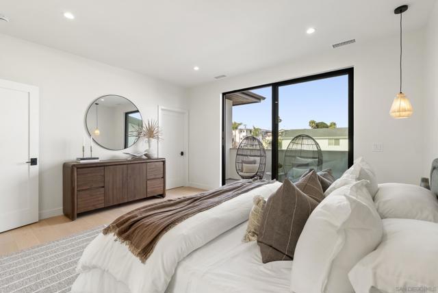 Image 21 of 46 For 1375 Pacific Beach Dr.