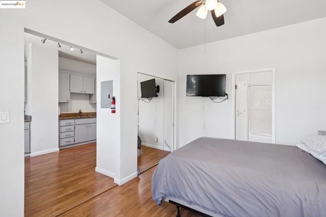 557 33Rd St, Oakland CA: https://media.crmls.org/mediaz/f14be328-2dbf-4d5c-b600-fd2c704dc62a.jpg