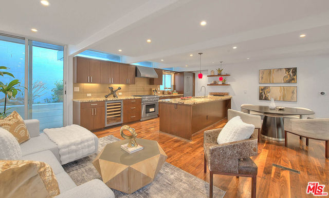 3804 Duray Place, Los Angeles CA: https://media.crmls.org/mediaz/f14c15cd-6102-4d3c-b0ae-602386c484b4.jpg