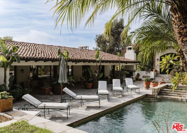 9301 Cherokee Lane, Beverly Hills CA: https://media.crmls.org/mediaz/f14c7dd5-32ea-416b-8415-da7ae051c988.jpg