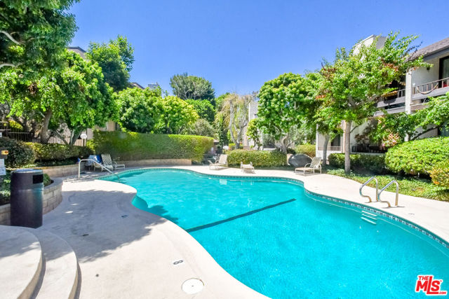 8114 Manitoba Street, Playa del Rey CA: https://media.crmls.org/mediaz/f14cca5d-3a87-42e4-863b-173b082f84e5.jpg