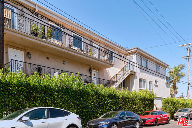 3005 Grand Canal Court, Venice CA: https://media.crmls.org/mediaz/f14e26a0-6ea8-4ba7-8a59-805057572de1.jpg