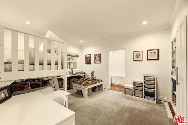 324 15th Street, Santa Monica CA: https://media.crmls.org/mediaz/f14ea6cd-fdca-44ce-86f6-ec7725d42713.jpg