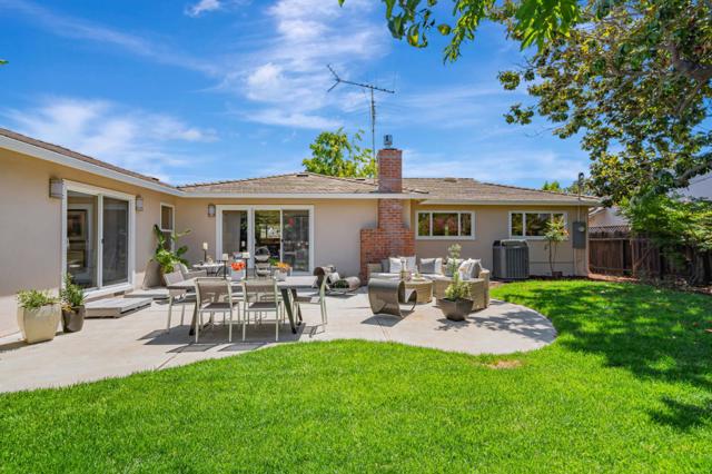 1728 Peartree Lane, Mountain View CA: https://media.crmls.org/mediaz/f14f4cd7-ef44-458c-9d2e-6a935b221fc7.jpg