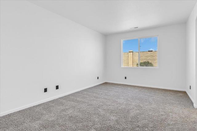 1233 Greenleaf Loop, Greenfield CA: https://media.crmls.org/mediaz/f14f64dd-dbf3-4c99-84b4-7ce7a67dff22.jpg