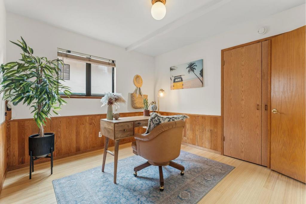 https://media.crmls.org/mediaz/f14faf9e-eed2-4c05-8a37-65a7ea4f3f4f.jpg?preset=X-Large