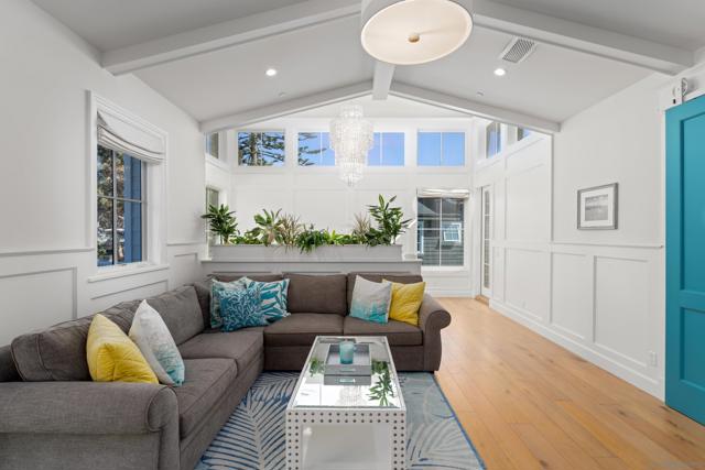 1040 Pine St, Coronado CA: https://media.crmls.org/mediaz/f1502c73-06f4-4a96-abe3-f11dd09e9250.jpg