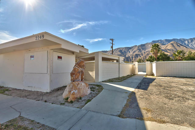 2249 N Palm Canyon Dr-39