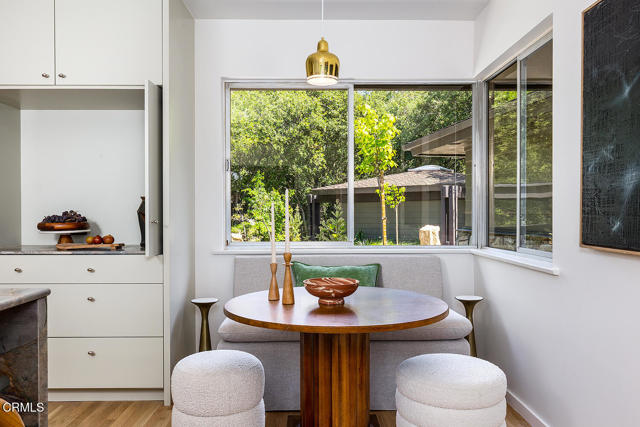 808 Inverness Drive, La Canada Flintridge CA: https://media.crmls.org/mediaz/f151c9bf-a4d8-4fe6-a02d-ae77c510f8b8.jpg