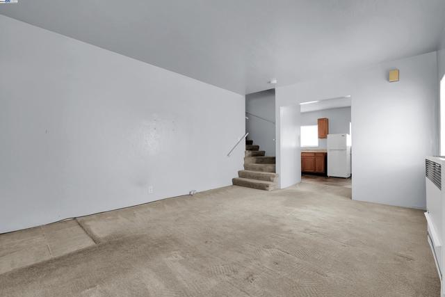 378 Park St, San Leandro CA: https://media.crmls.org/mediaz/f151d0bb-b804-427c-8839-fa392fb7bee3.jpg