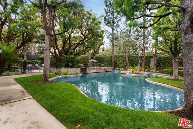 10106 Empyrean Way, Los Angeles CA: https://media.crmls.org/mediaz/f1521ff1-5e34-4877-b792-e6f5589a9699.jpg