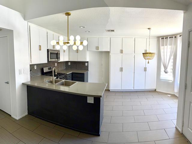 40855 Sandy Gale Lane, Palm Desert CA: https://media.crmls.org/mediaz/f152727e-561a-4a95-81b8-baee8f4d05e0.jpg