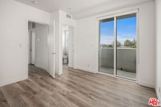 4916 1/2 S Centinela Avenue, Los Angeles CA: https://media.crmls.org/mediaz/f152e5f0-d6f0-4c7f-b828-f0405563e376.jpg