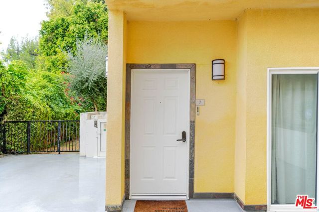 5521 Kester Avenue, Sherman Oaks CA: https://media.crmls.org/mediaz/f15378e0-e4f6-44c6-a2d8-f79eb226af1f.jpg