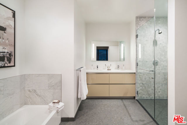 1200 S FIGUEROA Street, Los Angeles CA: https://media.crmls.org/mediaz/f15497fe-3829-4853-a818-1db1cc390b20.jpg