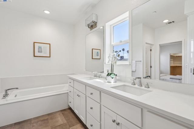 2145 Linden St, Livermore CA: https://media.crmls.org/mediaz/f1551d2a-a473-4f69-8559-e09b12371517.jpg