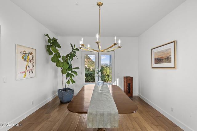 29845 Vista Del Arroyo, Agoura Hills CA: https://media.crmls.org/mediaz/f1554028-eace-47ce-b0c2-ef68d118266a.jpg