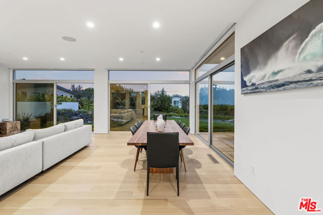 5738 Busch Drive, Malibu CA: https://media.crmls.org/mediaz/f15589f8-3175-4b07-88f6-f36486adafd1.jpg
