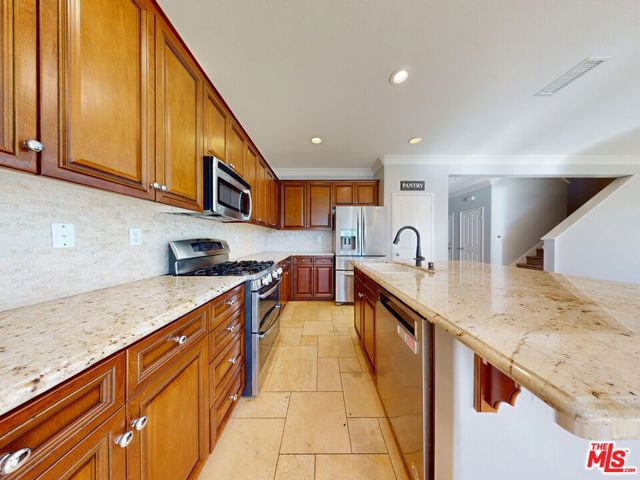 19320 Carranza Lane, Santa Clarita CA: https://media.crmls.org/mediaz/f155c02e-5af0-41b8-92cd-6c55baa1f946.jpg