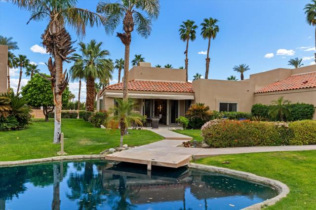 105 Lake Shore Drive, Rancho Mirage CA: https://media.crmls.org/mediaz/f1567594-a128-4c5c-802b-08ec4cd485c2.jpg