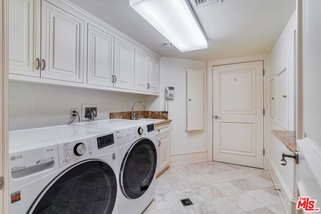 6277 Sea Star Drive, Malibu CA: https://media.crmls.org/mediaz/f1567d87-c98a-4579-a2c9-ea8d19ac9bb4.jpg