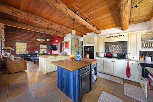 12052 Sky View Dr, Valley Center CA: https://media.crmls.org/mediaz/f15748b5-3408-40b4-994b-5f4355158a4d.jpg