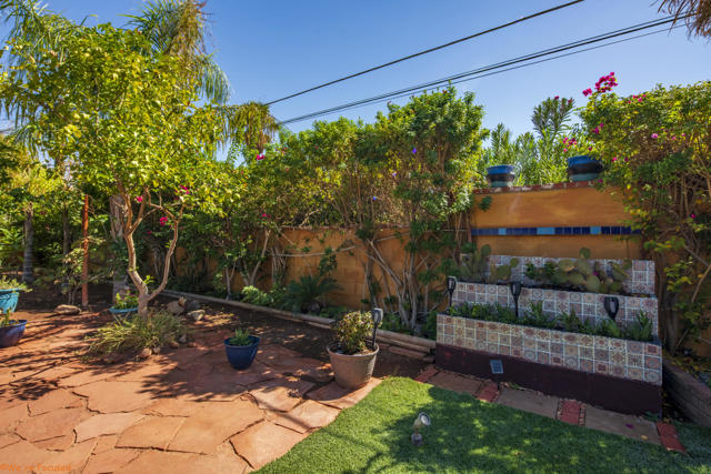 14 Gary Circle, Palm Springs CA: https://media.crmls.org/mediaz/f15775fd-7d65-4e6d-a9f6-2e321c2dcfae.jpg