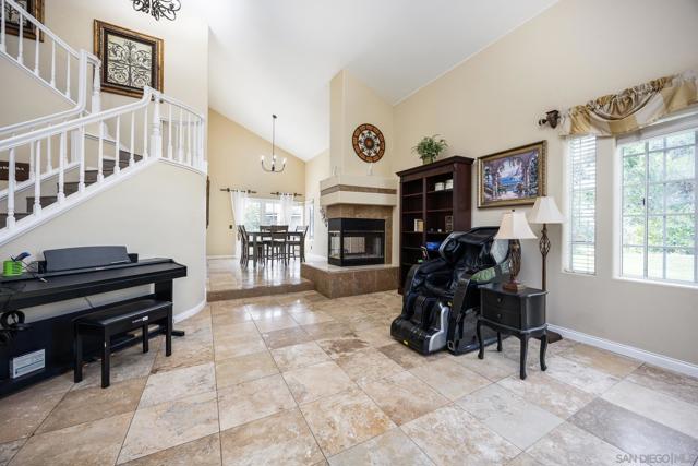 Image 10 of 49 For 457 Silver Shadow Dr