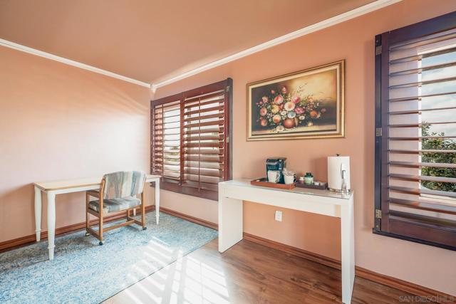 6433 La Paloma Street, Carlsbad CA: https://media.crmls.org/mediaz/f1580587-71af-41df-8f9b-3a845290b588.jpg