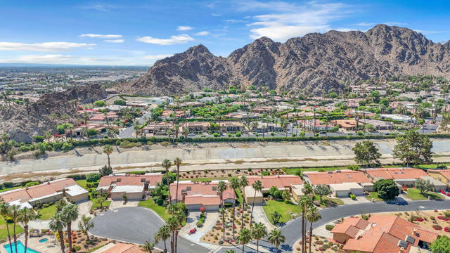 78565 Vista Del Fuente, Indian Wells CA: https://media.crmls.org/mediaz/f15898df-d427-42d0-b219-cf70850ff825.jpg