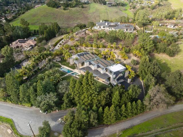 27673 Lupine Road, Los Altos Hills CA: https://media.crmls.org/mediaz/f1589c4d-70b9-45f7-8873-4105eb0be5ea.jpg