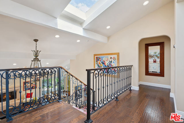 23306 Park Hacienda, Calabasas CA: https://media.crmls.org/mediaz/f158a10a-8b56-44c3-9d1f-fdac20c2cf6f.jpg