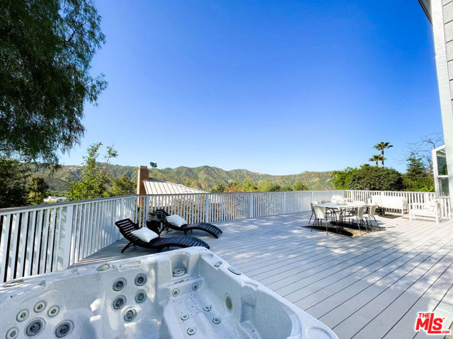 26343 Lockwood Road, Malibu CA: https://media.crmls.org/mediaz/f158c9f1-7f17-4401-941b-8dc36455fba7.jpg