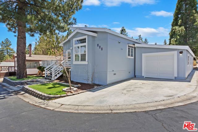 391 Montclair Drive, Big Bear City CA: https://media.crmls.org/mediaz/f158fc28-8684-44c3-b8aa-7340525f35f9.jpg