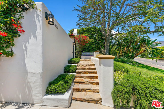331 S Medio Drive, Los Angeles CA: https://media.crmls.org/mediaz/f15ad5d5-5068-478b-97ac-c9656c639bd6.jpg